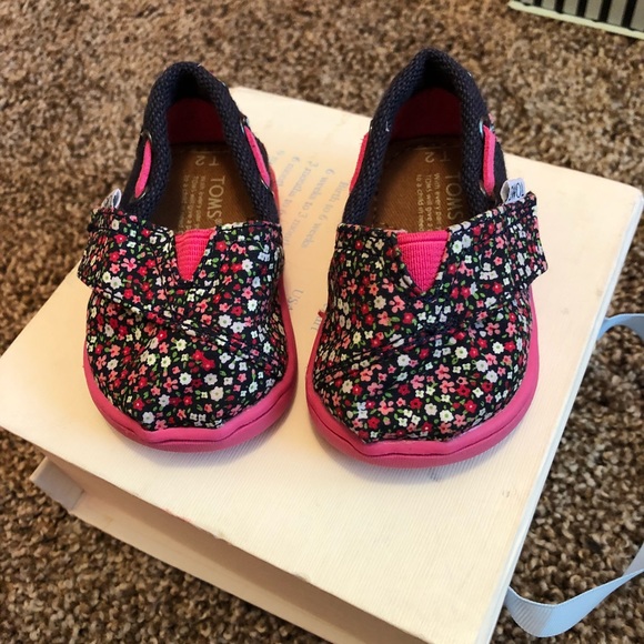 Toms babygirl shoes !! - Picture 3 of 6